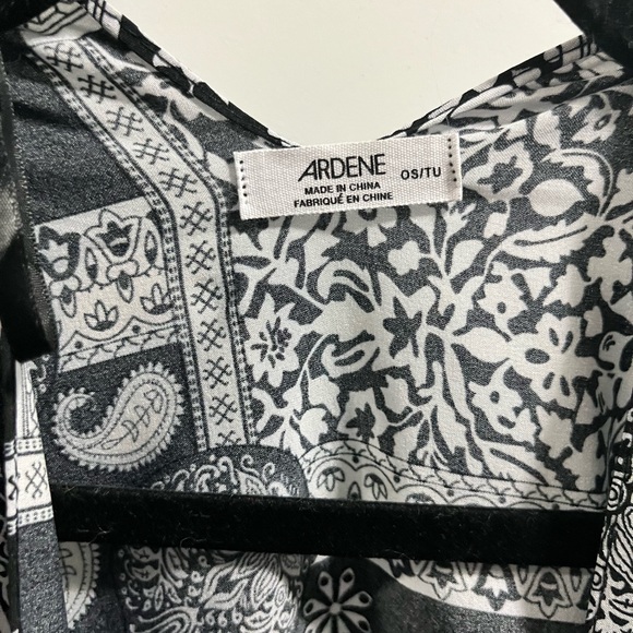 Ladies shawl - Picture 2 of 3